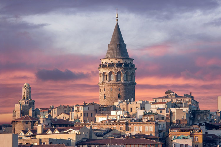 برج گالاتا یکی از جاذبه های گردشگری استانبول