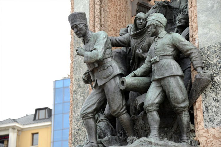 بنای یادبود جمهوری؛ جاذبه های گردشگری استانبول