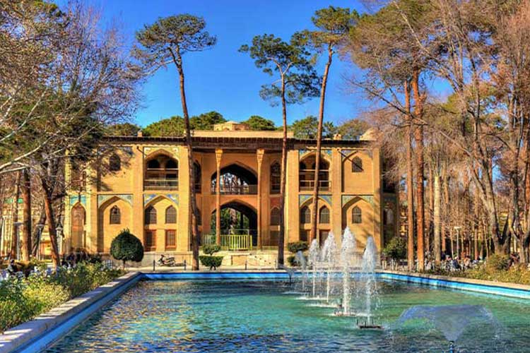 کاخ هشت بهشت از جاذبه های گردشگری اصفهان