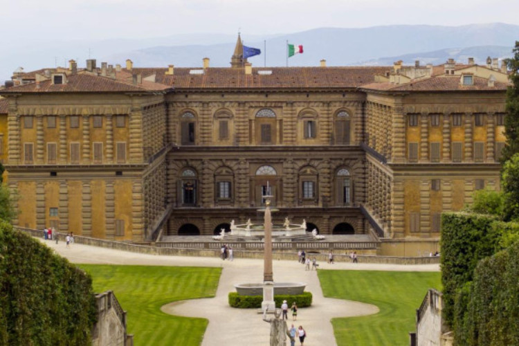 کاخ پیتی (Pitti Palace) یکی از جاذبه های گردشگری ایتالیا